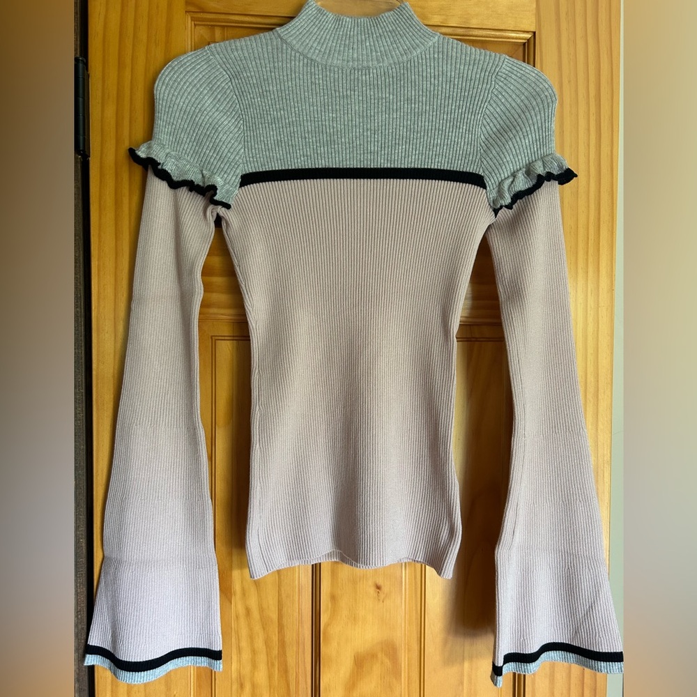 Guess Bodycon Color-block Knit Sweater w Bell Sleeves & Ruffle Accents Size XS